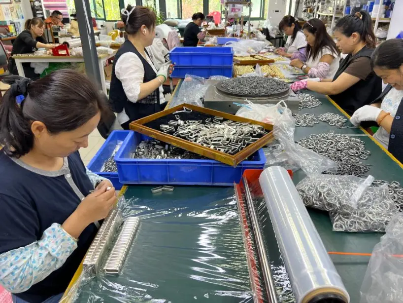 Kunyu Jewelry, 12.000 Özel Küba Zincir ve Bileklik Setinin Kuzey Amerika'ya Sevkiyatını Tamamladı Kunyu Jewelry, 12.000 Özel Küba Zincir ve Bileklik Setinin Kuzey Amerika'ya Sevkiyatını Tamamladı